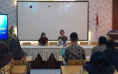 SOSIALISASI “HEMAT ENERGI DAN PENGGUNAAN GADGET”  DI SMA NEGERI 1 KUNIR